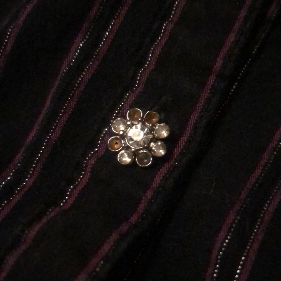 Some of the buttons have missing gems no holes or snags - Picture 5 of 5